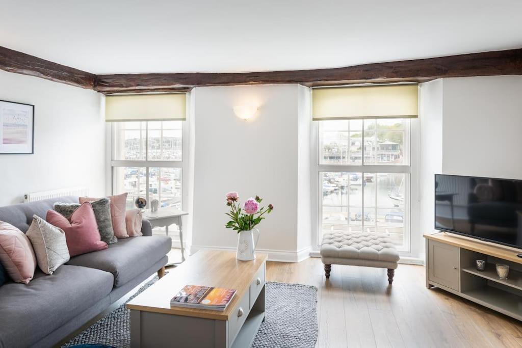 Blue Skies Apartment - Harbour Views Torquay Bagian luar foto