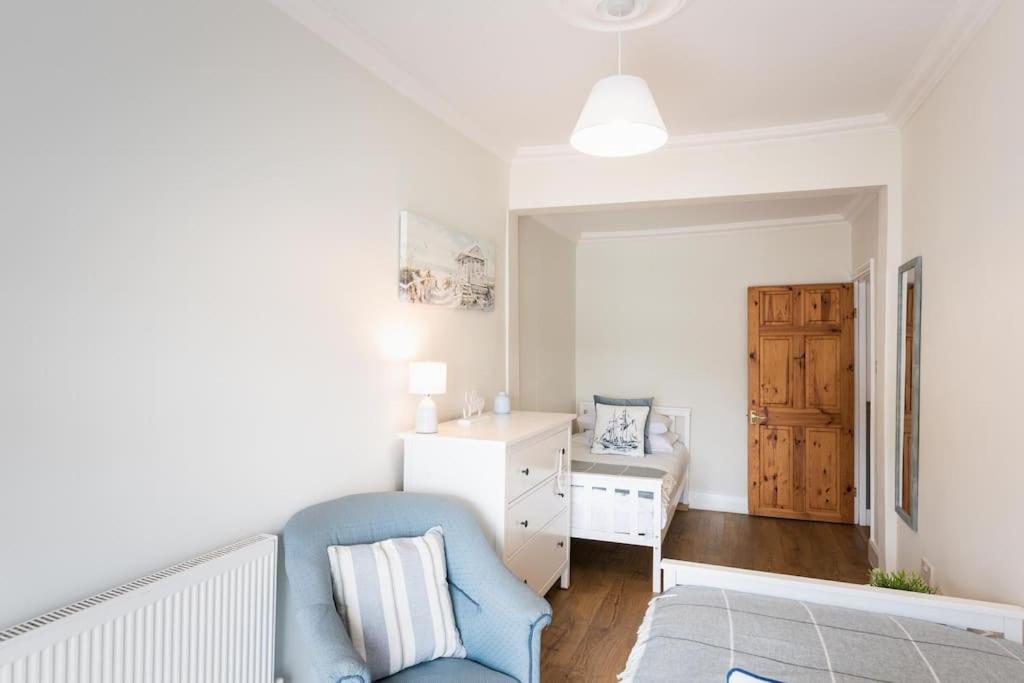 Blue Skies Apartment - Harbour Views Torquay Bagian luar foto