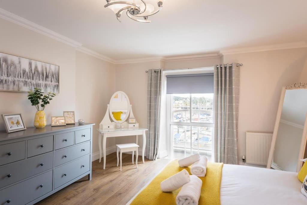 Blue Skies Apartment - Harbour Views Torquay Bagian luar foto